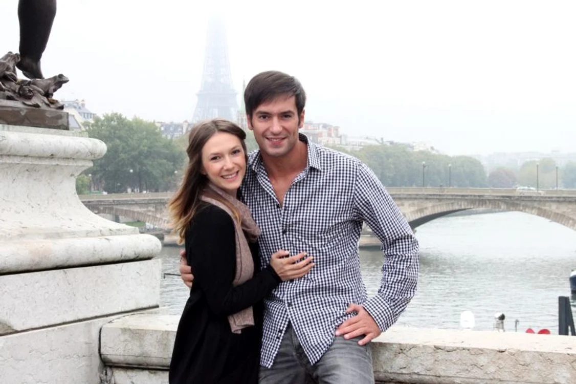 
    Adela Popescu şi Radu Vâlcan au vizitat principalele obiective turistice ale Parisului. (foto: arhiva personală)  