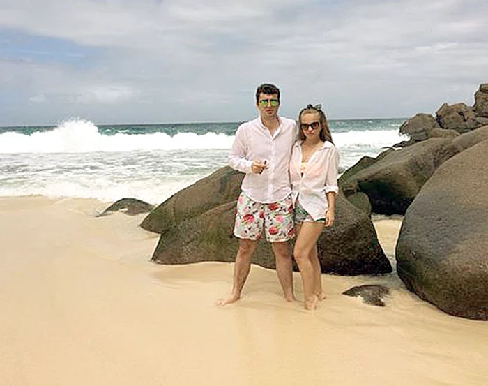 Toată vara s-a distrat la mare, cu iubita