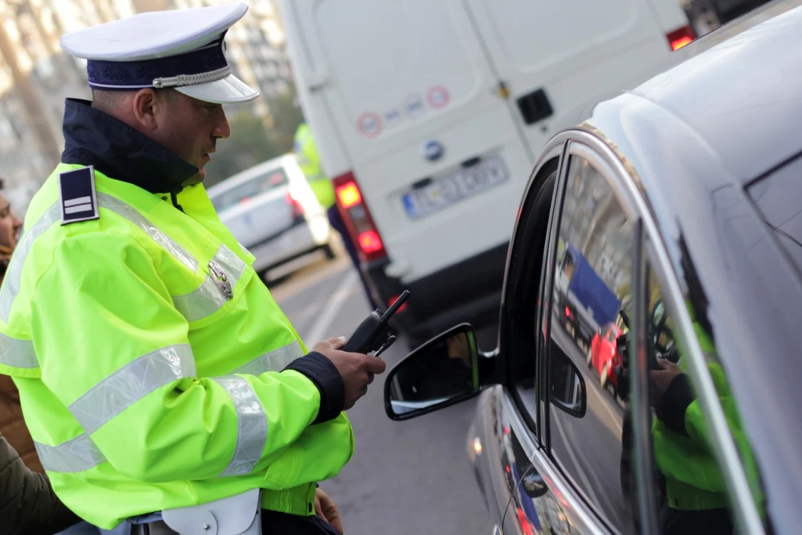 Poliţiştii au suspendat cinci permise de conducere FOTO Mihaela Cojocariu