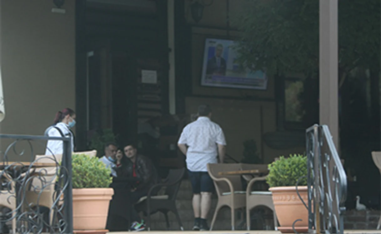 Localul din Titan, ales pentru o porție de salată de vinete, consumată înăuntru 