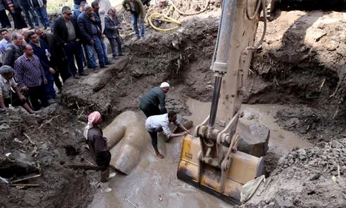 Statuie gigant a lui Ramses al II lea descoperită în noroi / VIDEO jpeg