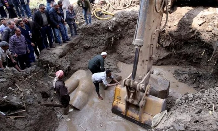 Statuie gigant a lui Ramses al II lea descoperită în noroi / VIDEO jpeg