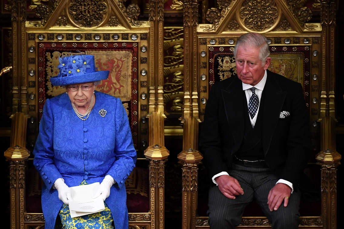 Regina Elisabeta si printul Charles