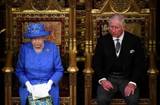 Regina Elisabeta si printul Charles