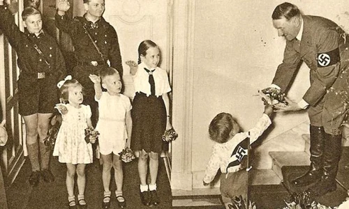 Ghidul nazist al Crăciunului: Fecioara Maria era germană, iar Arhanghelul Gavriil era transformat într o zeiţă ariană jpeg