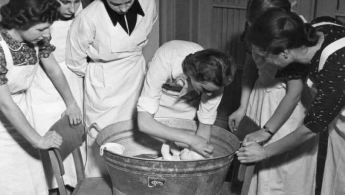 
    În anii '30, femeile erau umilite în numele purităţii rasei arienefoto: historia.ro  