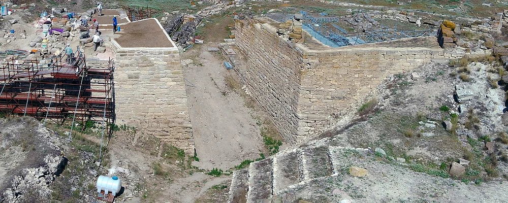 Poarta de Est a citadelei frigiene timpurii de la Gordium (© Gordion Archive, Penn Museum / Wikimedia Commons)