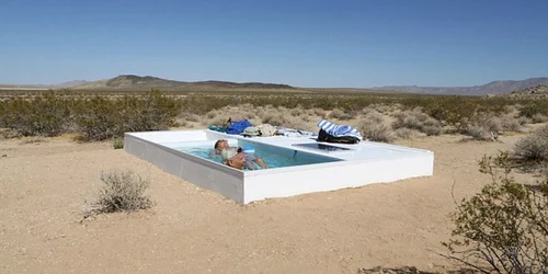 piscina desert