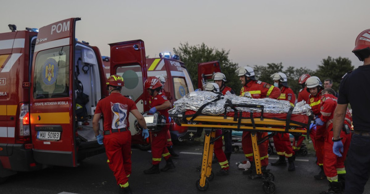 Explozie puternică în Cernavodă: un bărbat rănit, locatarii evacuați, inclusiv copii. Explozie puternică în Cernavodă: un bărbat rănit, locatarii evacuați, inclusiv copii.