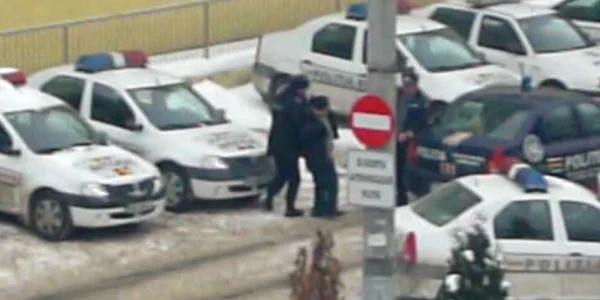Când a fost condus la sediul de Poliţiei, bărbatul a mărturisit că era lihnit de foame. Foto Arhivă