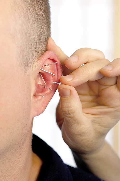 Acupunctura l-a  ajutat enorm pe Gabi