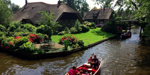 Giethoorn - satul olandez cu canale supranumit Veneţia Nordului Foto Sînziana Ionescu