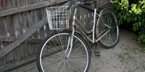 Bicicleta nu este indicată în stare de beţie - imagine arhivă Adevărul