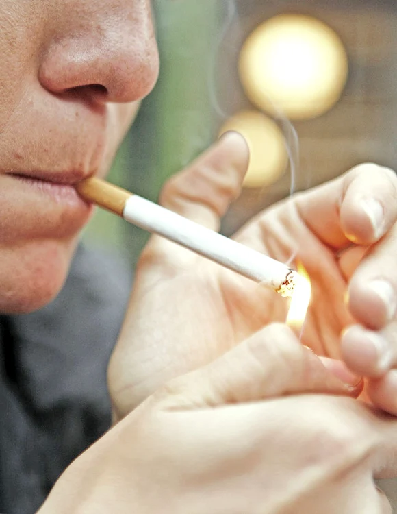 
    Conform ultimelor statistici la nivel naţional, peste 26,7% dintre români fumează  