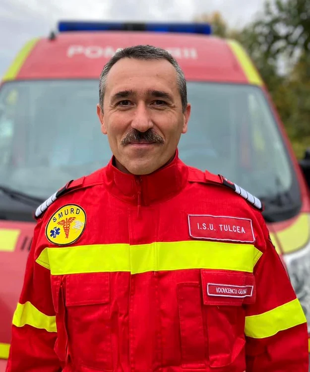 
    Pompierul SMURD George Vdoviceanu este fericit că a reușit să mai salveze o viațăFoto: Ministerul de Interne  