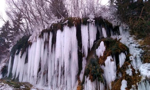Cascada cu apă termală din Toplița (© Cosmina Marcela OLTEAN)