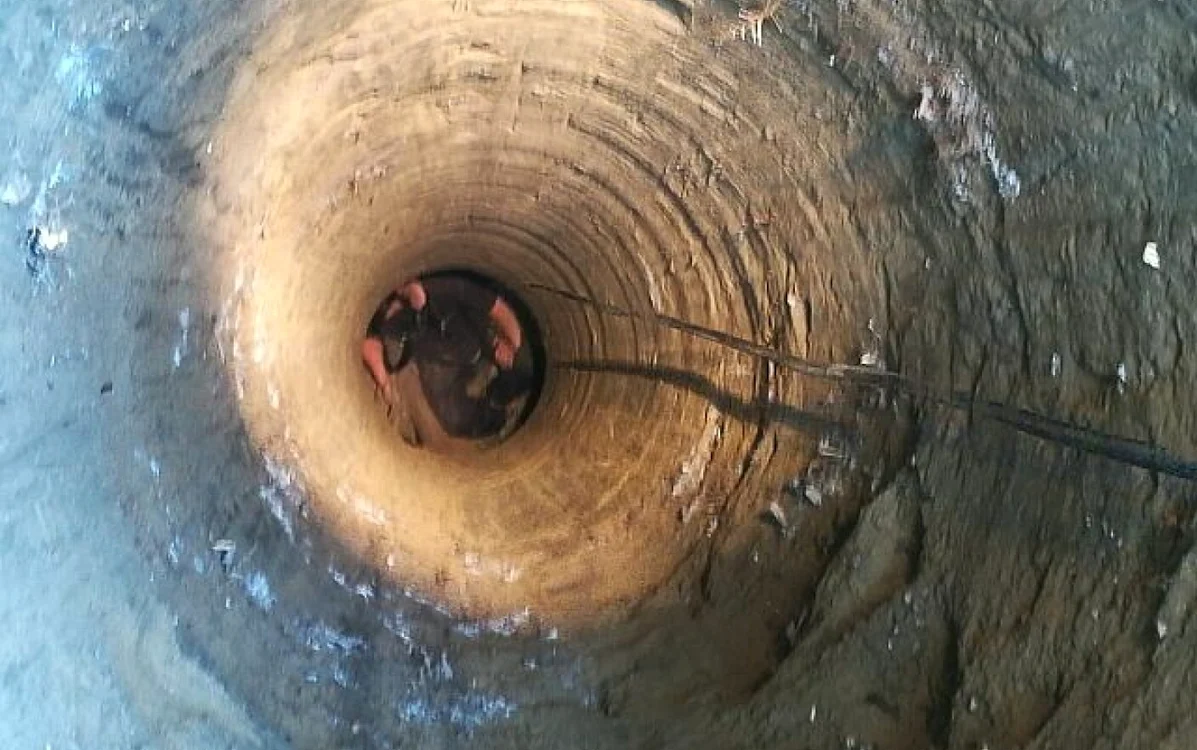 Pompierii au reușit să salveze bătrânul FOTO ISU Neamț