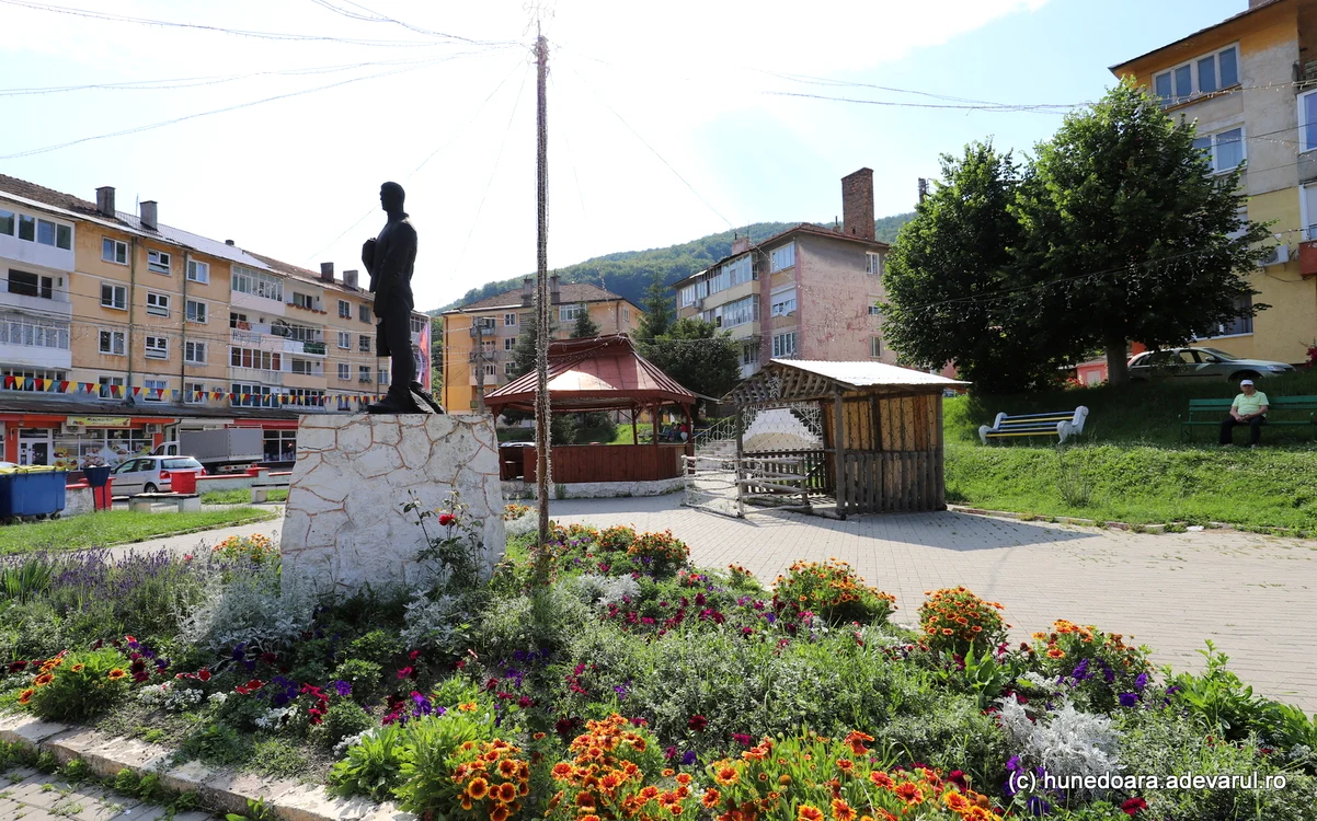 Centrul orașului Anina. Foto: Daniel Guță. ADEVĂRUL
