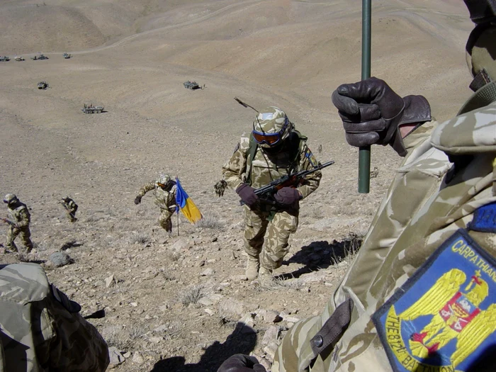 Doi militari români au murit duminică seară în provincia Zabul din Afganistan FOTO Mapn.ro