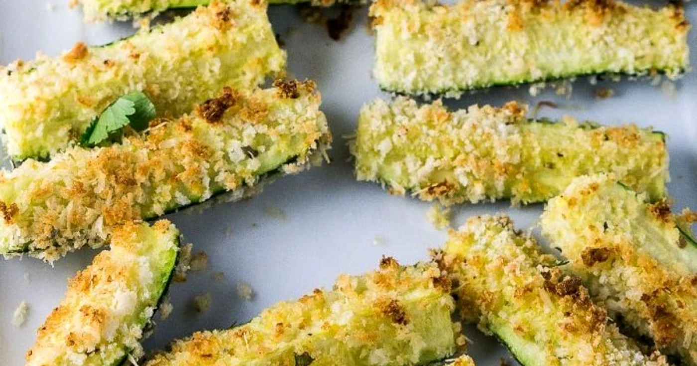 Dovlecei crocanţi cu parmezan, serviţi în sos de usturoi FOTO fourtocookfor.com