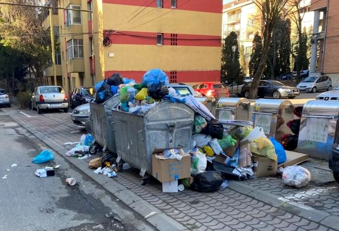 Gunoaiele vor fi ridicate după câteva zile de pauză. Foto: alba24.ro