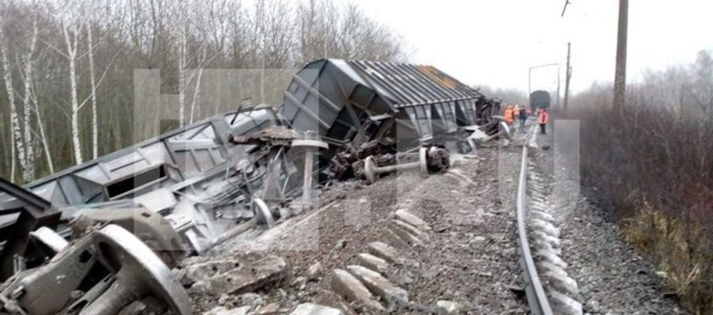 Vagoane de tren deraiate în Rusia după o explozie FOTO VIDEO