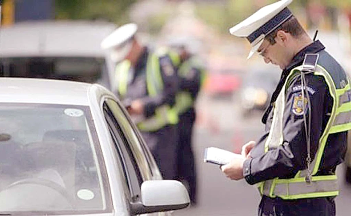 
    Şoferii care îşi achită amenda  ar putea primi permisul  suspendat mai repede  