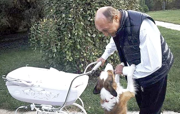 
    2014. De ziua lui, a primit un tort din partea soţiei Maria și a nepoatei Sofia, cu urarea “La mulţi ani, bunicule!”  