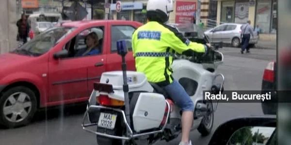Un poliţist bucureştean a fost surprins, în pantaloni scurţi, pe motocicletă 