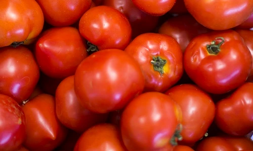 Alimente pe care nu ar trebui să le consumi crude  Roşiile şi merele sunt pe listă jpeg