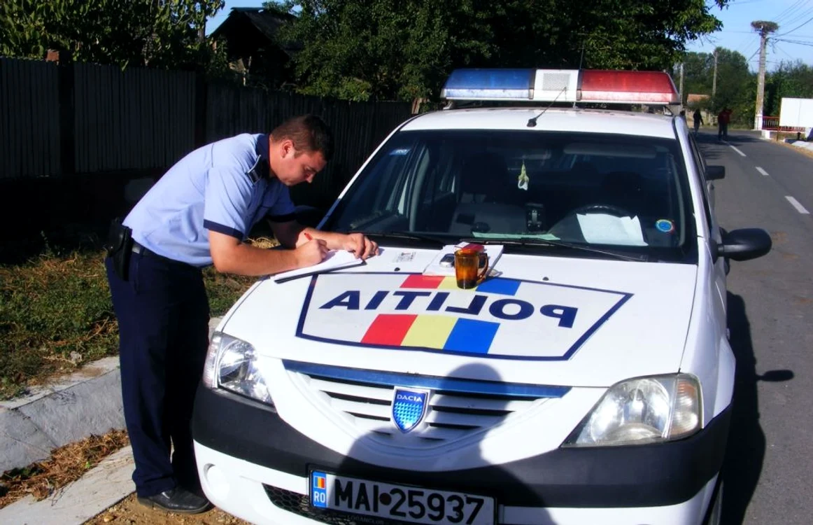 controale politie la un magazin satesc FOTO Corina Macavei 