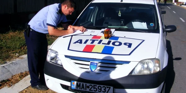 controale politie la un magazin satesc FOTO Corina Macavei 