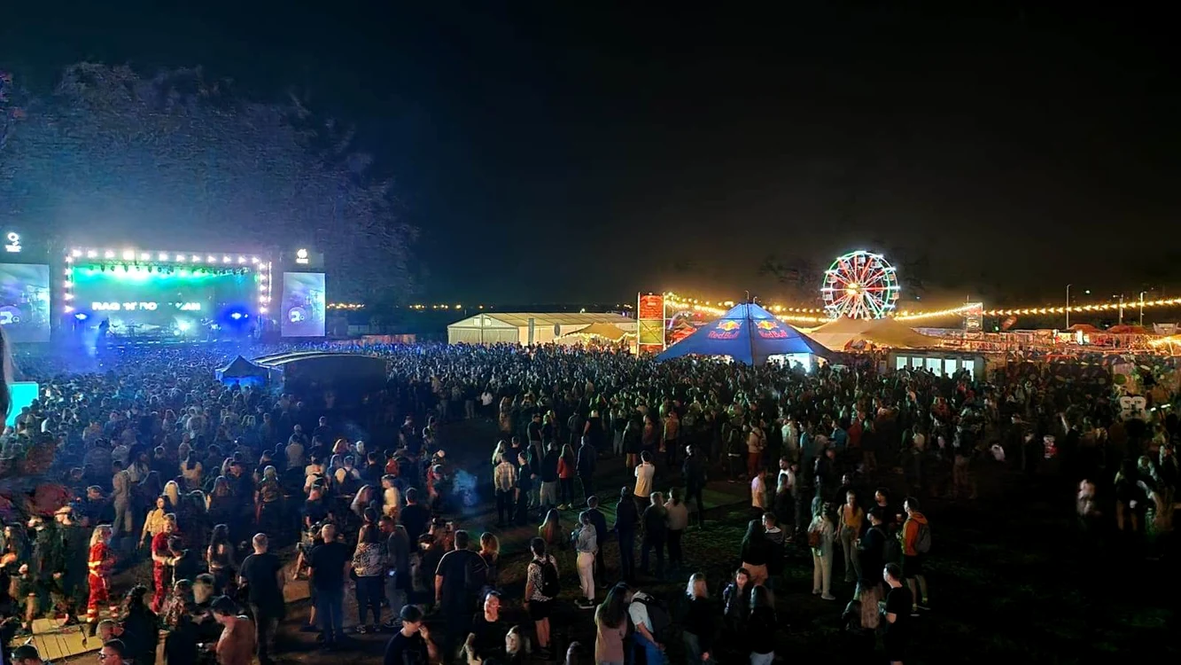 Aerodromul Cioca a fost plin la festivalul Flight-District 23 FOTO Ștefan Both 