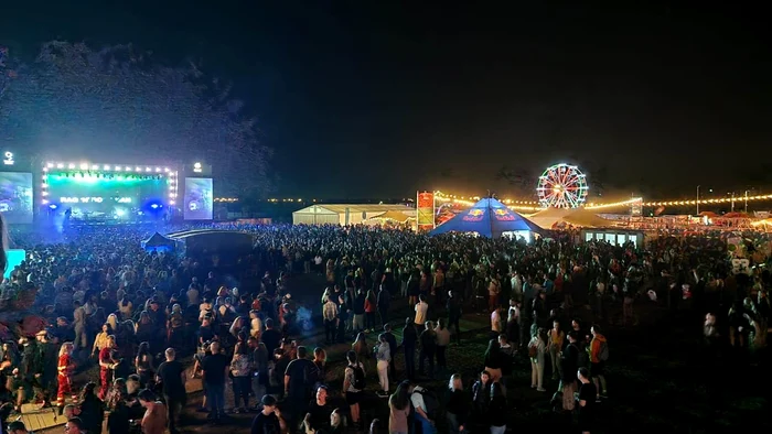 Aerodromul Cioca a fost plin la festivalul Flight-District 23 FOTO Ștefan Both 