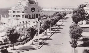 Cazinoul și zona adiacentă, devenită între timp faleză pentru promenadă, așa cum arătau în vremurile de glorie, în 1932 jpeg