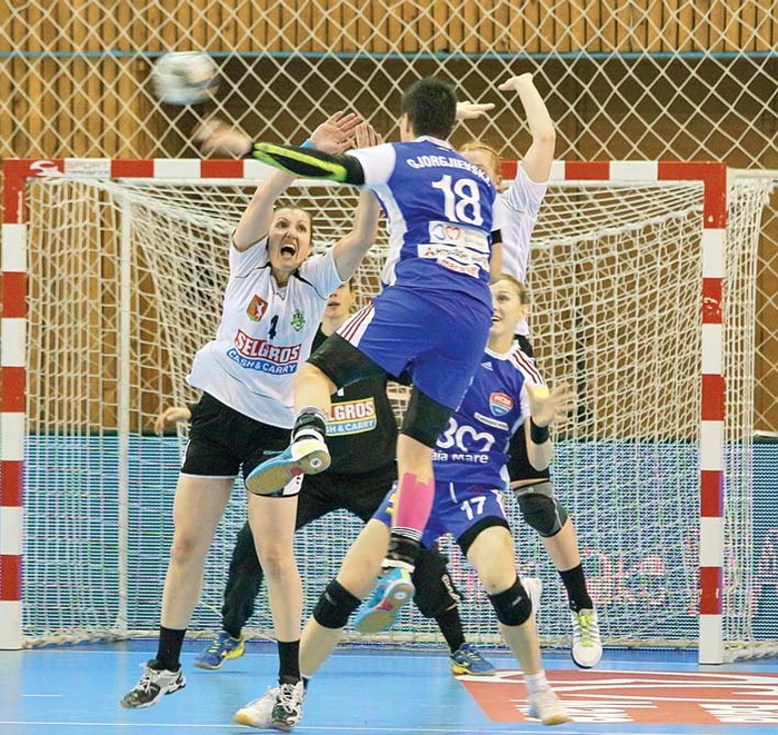 
    Băimărencele au nevoie de victorie astăziFoto: Mediafax  