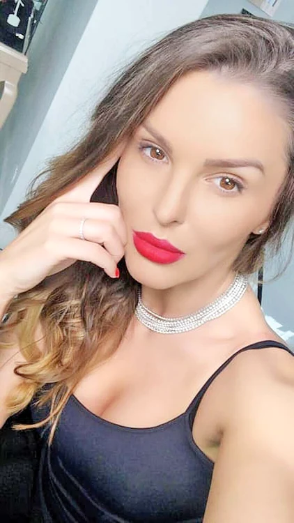 Denisa  Nechifor,  colier de  10.000 €