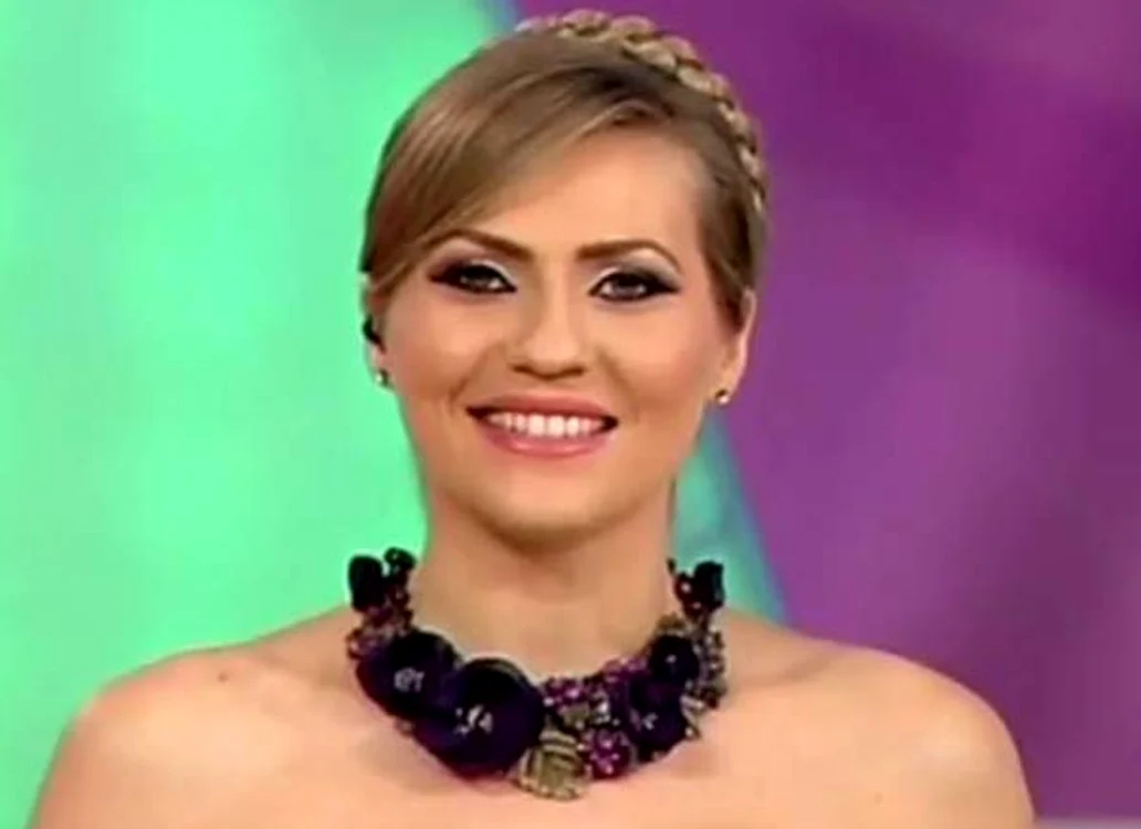 
    Mirela şi soţul ei şi-au dus pentru prima oară fetiţa la mare FOTO: Arhiva personală  