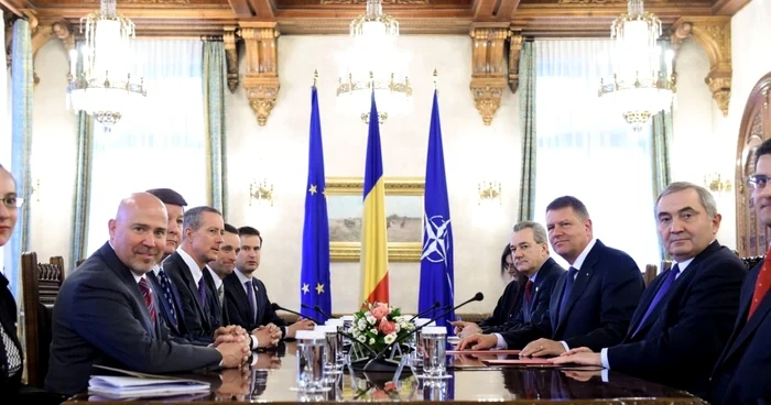 Preşedintele Klaus Iohannis şi delegaţia americană FOTO presidency.ro