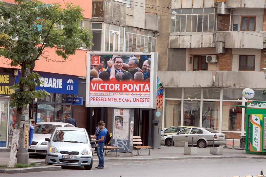 
    Afişele cu Victor Ponta  au împânzit oraşeleFoto: Roberto Sălceanu  