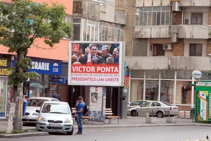 
    Afişele cu Victor Ponta  au împânzit oraşeleFoto: Roberto Sălceanu  