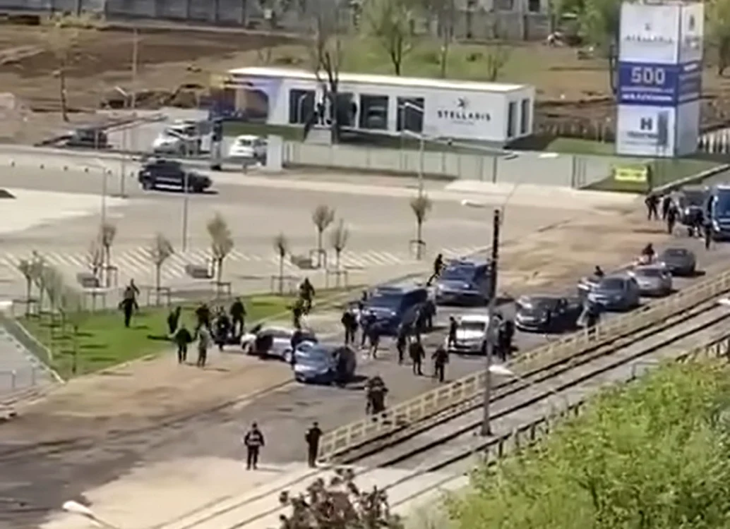 Suporterii s-au luat la bătaie  FOTO Captură video