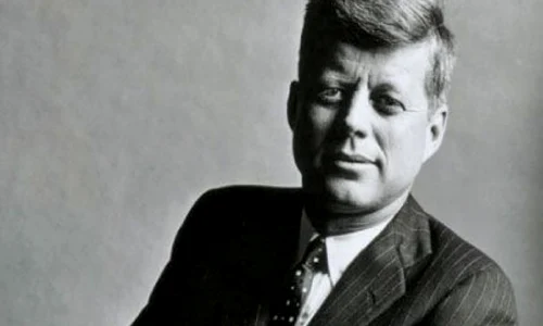 Aventura romantică dintre un preşedinte american şi o stagiară la Casa Albă jpeg