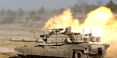 Tanc Abrams participand la un exercitiu NATO FOTO EPA-EFE