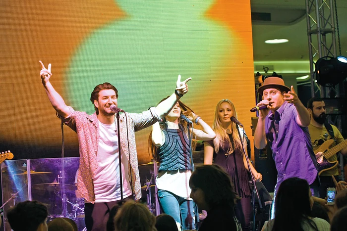 Cântărețul este  tot mai solicitat la  concerte, mai ales  de când e în juriu la  ”Vocea României”