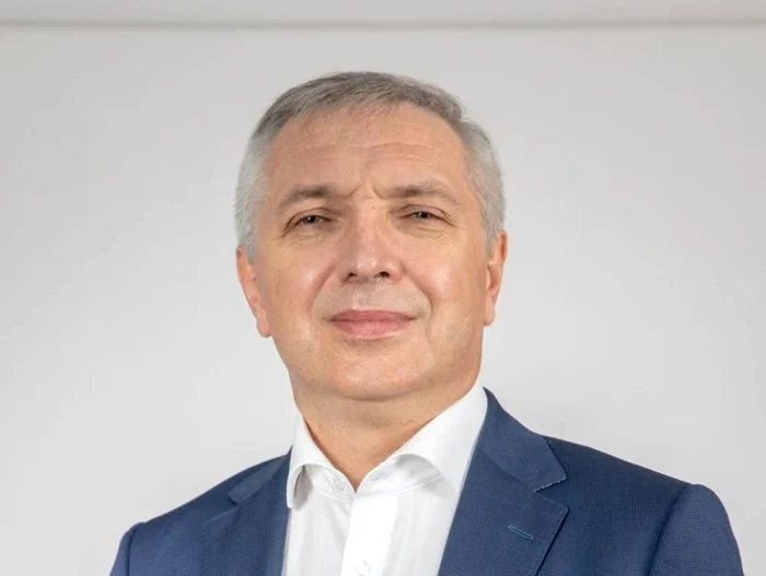 Dr. Leonard Azamfirei