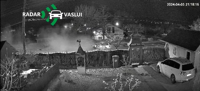 Șoferul de 21 de ani a rămas încarcerat în mașina pe care o conducea FOTO captură video Radar Vaslui