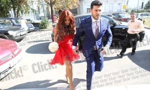 La cununia cu Victor Slav, Bianca a purtat o rochie de un roșu aprins, care nu avea un decolteu atât de adânc  jpeg