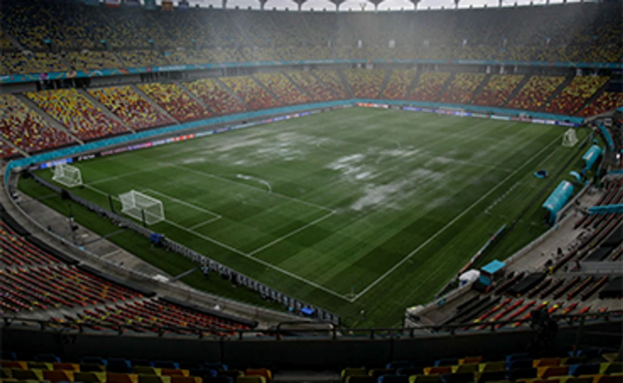 
    Ploile de vineri şi sâmbătă au inundat Arena Națională, chiar înaintea primului meci de la EURO 2020 organizat la BucureștiFoto: Inquam Photos  