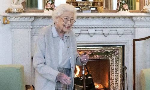 Regina Elisabeta a II a a parut fragila la intalnirea cu Liz Truss de la Castelul Balmoral (5) jpg